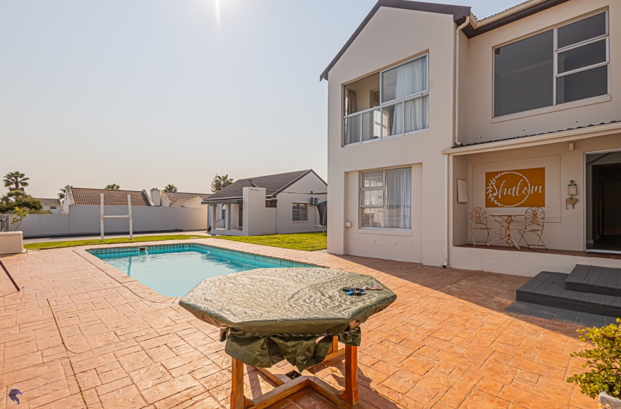 5 Bedroom Property for Sale in Country Club Western Cape